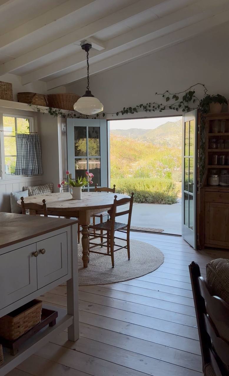 Hannah's cottage dining room